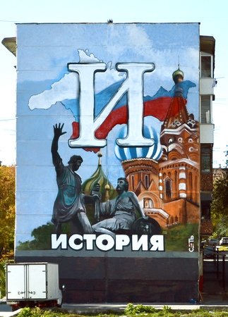 И И