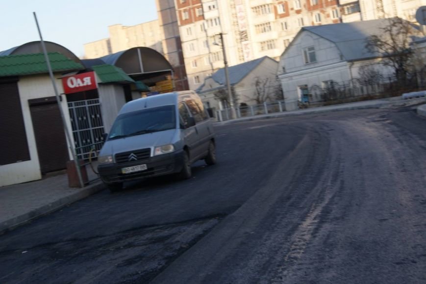 Тернопільські комунальники ремонтують дорогу на Оболоня (фото), фото-2 Тернопільські комунальники ремонтують дорогу на Оболоня (фото), фото-2