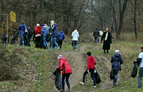 Тернопільські активісти прибрали парк «Загребелля» (фото), фото-2 Тернопільські активісти прибрали парк «Загребелля» (фото), фото-2