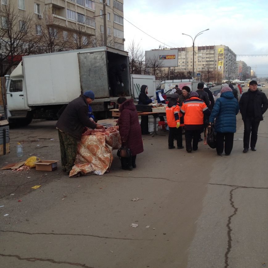 Ульяновских покупателей гнали с ярмарки тракторами, фото-2