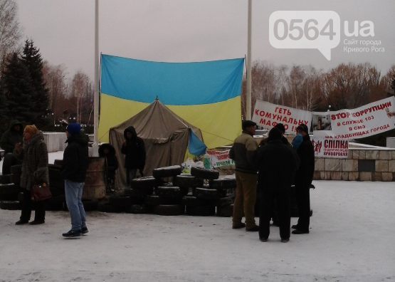 В Кривом Роге продолжается акция протеста против антинародных дейст... В Кривом Роге продолжается акция протеста против антинародных действий чиновников, возбуждено уголовное дело против активистов (фото) - фото 1