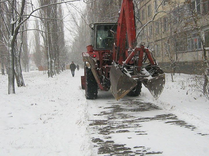 Николаевские коммунальщики привели улицы в порядок после первого снега (ФОТО) (фото) - фото 7 Николаевские коммунальщики привели улицы в порядок после первого снега (ФОТО) (фото) - фото 7