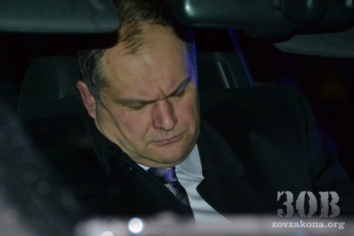 В Днепропетровске задержали пьяного прокурора за рулем авто находящ... В Днепропетровске задержали пьяного прокурора за рулем авто находящегося в розыске и с 20 000$ в кармане (фото) - фото 1