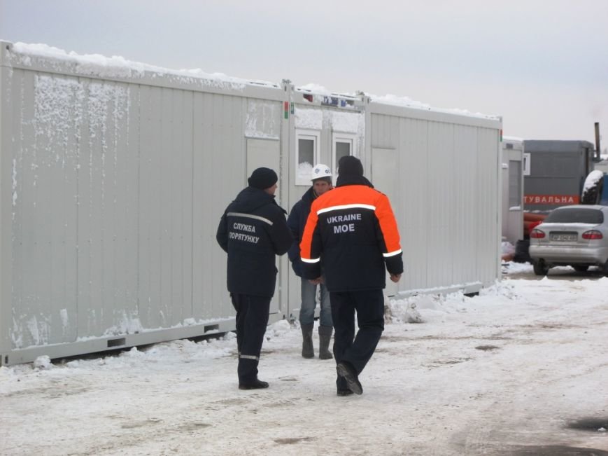 В Запорожье спасатели проинспектировали строительство мобильного го... В Запорожье спасатели проинспектировали строительство мобильного городка для переселенцев (ФОТО) (фото) - фото 2