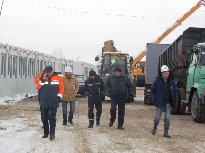 В Запорожье спасатели проинспектировали строительство мобильного го... В Запорожье спасатели проинспектировали строительство мобильного городка для переселенцев (ФОТО) (фото) - фото 3