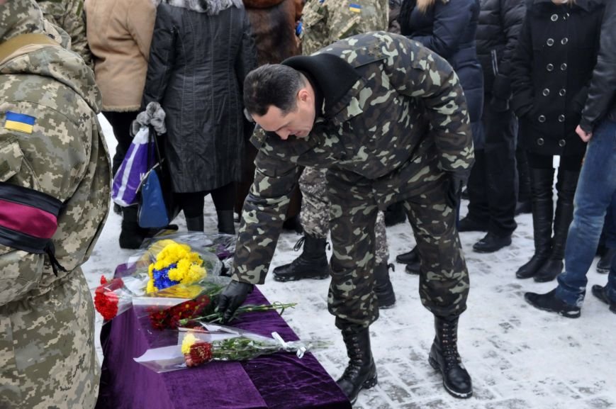 В Запорожье простились с потомком кошевого атамана, погибшим в зоне... В Запорожье простились с потомком кошевого атамана, погибшим в зоне АТО (фото) - фото 1