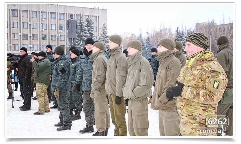 В Славянске на центральной площади устроили концерт для военных (фо... В Славянске на центральной площади устроили концерт для военных (фото) - фото 3
