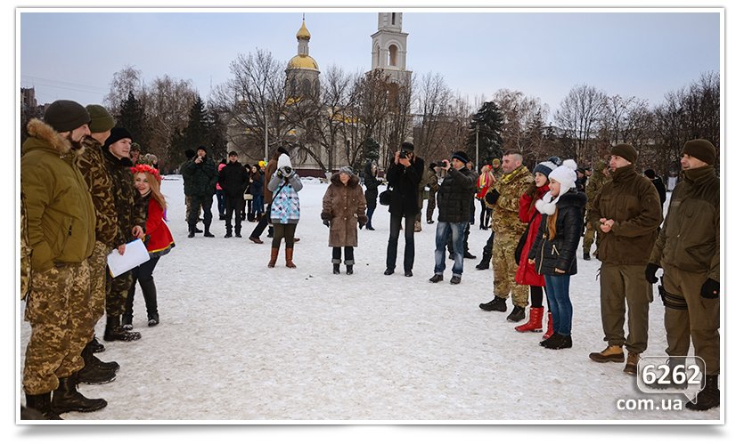 В Славянске на центральной площади устроили концерт для военных (фо... В Славянске на центральной площади устроили концерт для военных (фото) - фото 7