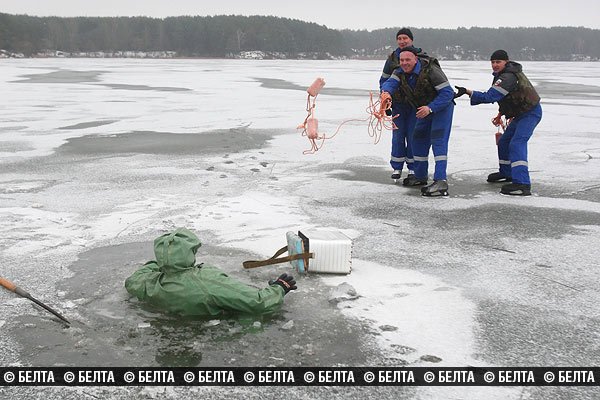 На Юбилейном озере гродненские спасатели перешли на коньки (Фото) (... На Юбилейном озере гродненские спасатели перешли на коньки (Фото) (фото) - фото 3