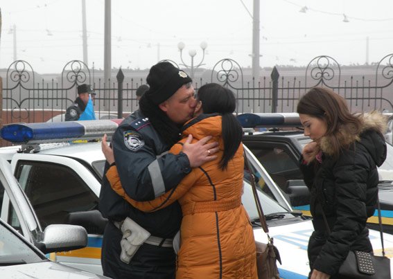 Николаевские ГАИшники вернулись из зону АТО с другом, которому спасли жизнь (ФОТО) (фото) - фото 5 Николаевские ГАИшники вернулись из зону АТО с другом, которому спасли жизнь (ФОТО) (фото) - фото 5