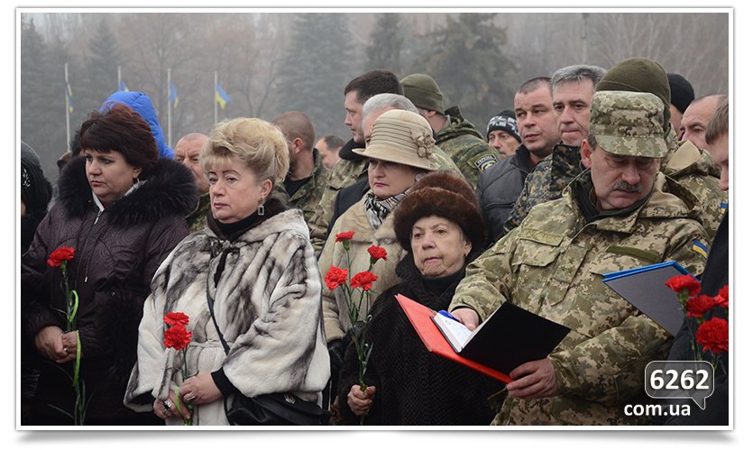 В Славянске сегодня простились с бойцом, погибшим при защите Донецкого аэропорта (фото) - фото 4 В Славянске сегодня простились с бойцом, погибшим при защите Донецкого аэропорта (фото) - фото 4