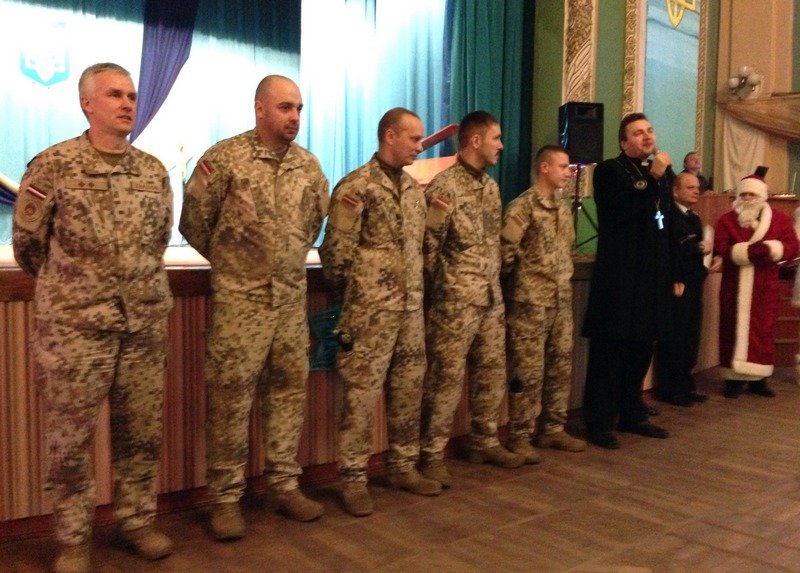 Латвия предоставила помощь военным, которых перевели из Крыма в Николаев (ФОТО) (фото) - фото 1 Латвия предоставила помощь военным, которых перевели из Крыма в Николаев (ФОТО) (фото) - фото 1