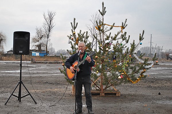 Гвардійців на постах привітали піснею (фото) - фото 4 Гвардійців на постах привітали піснею (фото) - фото 4