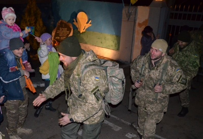 Николаевские десантники приехали из Донбасса домой (ФОТО) (фото) - фото 3 Николаевские десантники приехали из Донбасса домой (ФОТО) (фото) - фото 3