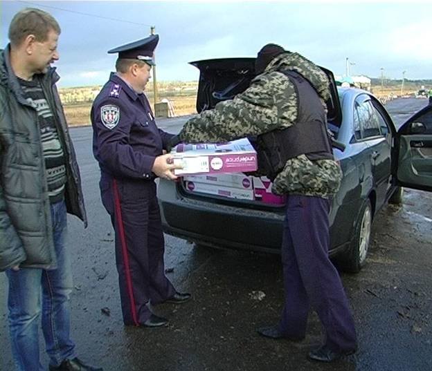 Запорожская милиция развезла на отдаленные блокпосты медикаменты и... Запорожская милиция развезла на отдаленные блокпосты медикаменты и обогреватели (ФОТО) (фото) - фото 1
