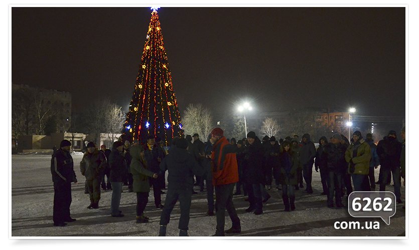 В Славянске на защиту Ленина было брошено семь единиц техники. (фот... В Славянске на защиту Ленина было брошено семь единиц техники. (фото) - фото 2