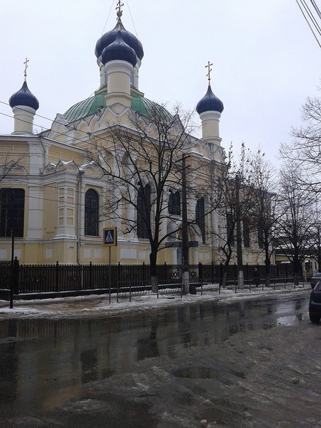 Резкое потепление превратило улицы Симферополя в венецианские канал... Резкое потепление превратило улицы Симферополя в венецианские каналы: Горожане ругают украинскую власть (ФОТО) (фото) - фото 1