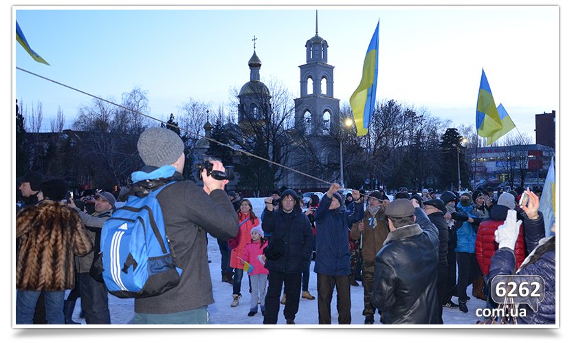 В Славянске состоялся флэшмоб сноса Ленина (фото) - фото 4 В Славянске состоялся флэшмоб сноса Ленина (фото) - фото 4