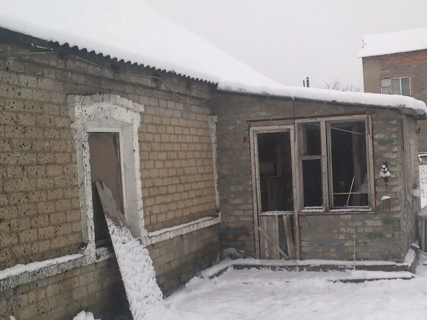 В Донецке на 3 Восточном от обстрелов в доме погибла семья (ФОТО) (фото) - фото 5 В Донецке на 3 Восточном от обстрелов в доме погибла семья (ФОТО) (фото) - фото 5