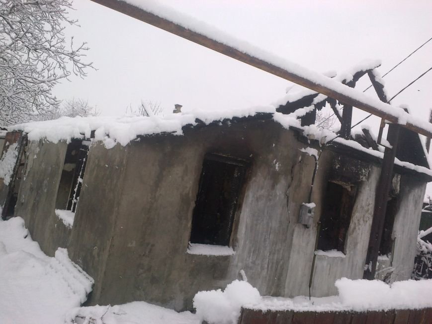 В Донецке на 3 Восточном от обстрелов в доме погибла семья (ФОТО) (фото) - фото 3 В Донецке на 3 Восточном от обстрелов в доме погибла семья (ФОТО) (фото) - фото 3