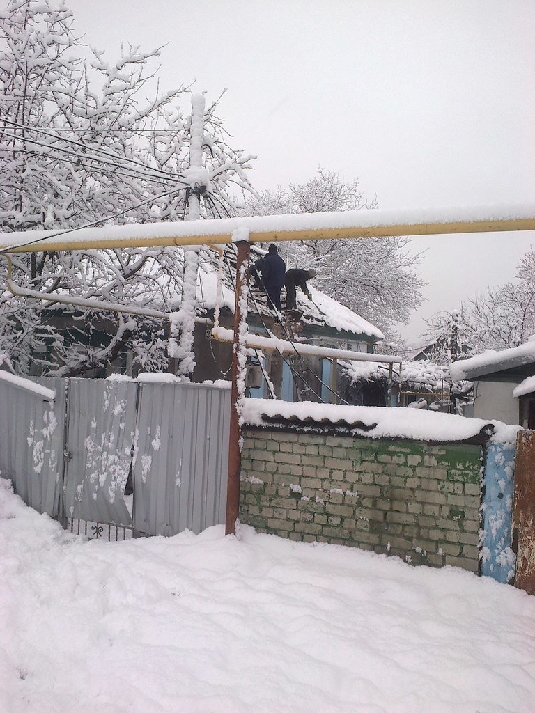 В Донецке на 3 Восточном от обстрелов в доме погибла семья (ФОТО) (фото) - фото 2 В Донецке на 3 Восточном от обстрелов в доме погибла семья (ФОТО) (фото) - фото 2