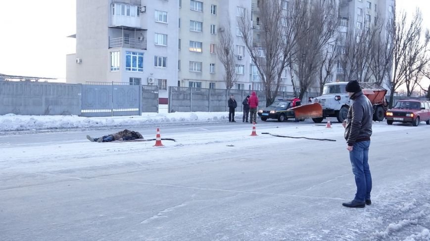 В Мариуполе на Краснофлотской «слепой» водитель маршрутки сбил человека (ФОТОФАКТ) (фото) - фото 1 В Мариуполе на Краснофлотской «слепой» водитель маршрутки сбил человека (ФОТОФАКТ) (фото) - фото 1