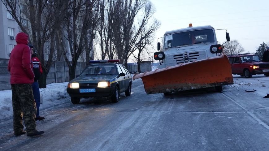 В Мариуполе на Краснофлотской «слепой» водитель маршрутки сбил человека (ФОТОФАКТ) (фото) - фото 1 В Мариуполе на Краснофлотской «слепой» водитель маршрутки сбил человека (ФОТОФАКТ) (фото) - фото 1