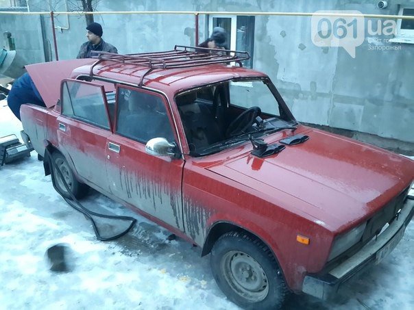 12 января: взрыв машины в Мелитополе, акт вандализма над могилой бойца АТО и серьезное ДТП с участием маршрутки (фото) - фото 1 12 января: взрыв машины в Мелитополе, акт вандализма над могилой бойца АТО и серьезное ДТП с участием маршрутки (фото) - фото 1