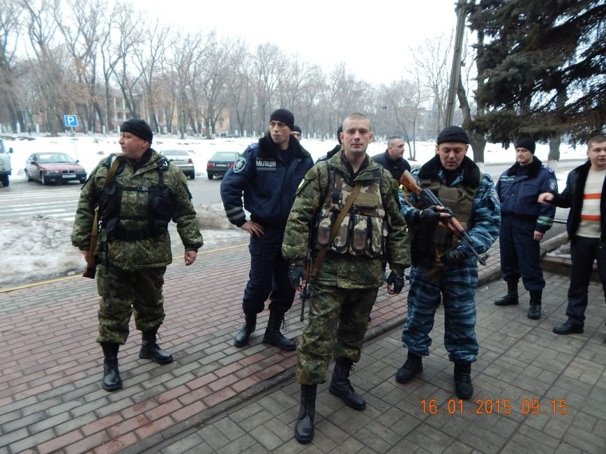 Сегодня утром очередная группа днепродзержинских милиционеров уехал... Сегодня утром очередная группа днепродзержинских милиционеров уехала в зону АТО (фото) - фото 1