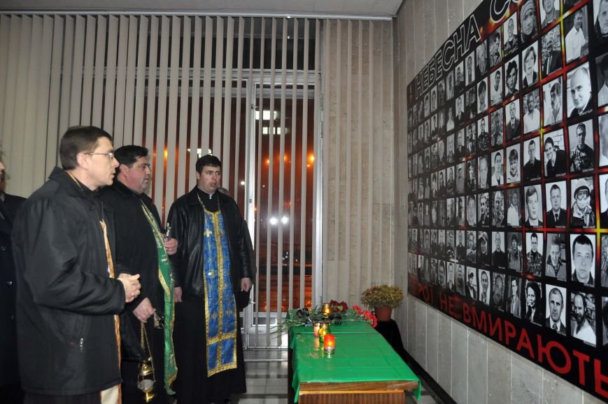 В Запорожье почтили память «Небесной сотни» (ФОТО), фото-2 В Запорожье почтили память «Небесной сотни» (ФОТО), фото-2
