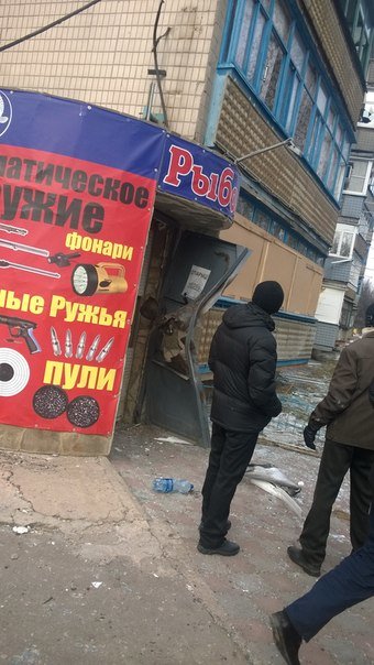 В Авдеевке после обстрелов артиллерией «ДНР» страшные разрушения (ФОТО) (фото) - фото 3 В Авдеевке после обстрелов артиллерией «ДНР» страшные разрушения (ФОТО) (фото) - фото 3