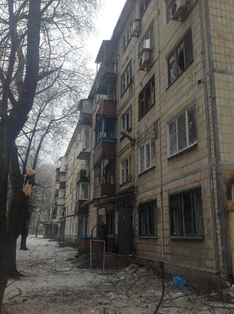 Центр Донецка подвергся мощному артобстрелу - за выходные в городе погибли 15 человек (ФОТО) (фото) - фото 1