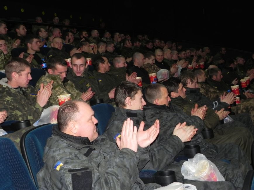 Кинотеатр «Мультиплекс» провел благотворительный показ фильма для украинских военных (фото) - фото 1