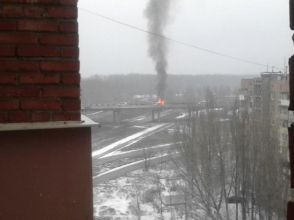 В Донецке в результате артобстрела моста погибли два человека (ФОТО) (фото) - фото 1 В Донецке в результате артобстрела моста погибли два человека (ФОТО) (фото) - фото 1
