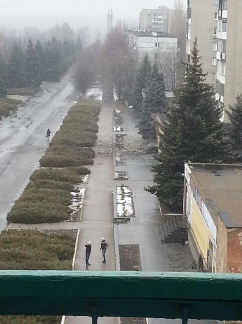 Боевики из «Градов» снова обстреляли город в Донецкой области (ФОТО... Боевики из «Градов» снова обстреляли город в Донецкой области (ФОТО) (фото) - фото 2
