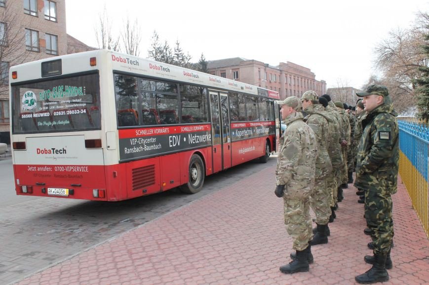 В Кривом Роге спецбатальону подарили автобус, «Правый сектор» обуча... В Кривом Роге спецбатальону подарили автобус, «Правый сектор» обучали тактической медицине, волонтеры спасли маму с сыном (фото) - фото 1