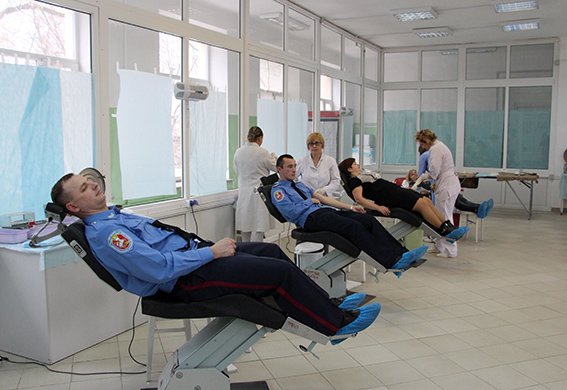 Львівські міліціонери здали свою кров, аби допомогли 13-річній дівч... Львівські міліціонери здали свою кров, аби допомогли 13-річній дівчинці (ФОТОРЕПОРТАЖ) (фото) - фото 4