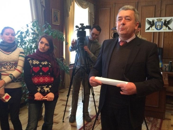 Знести базар, посадити парк - вимога іванофранківців (ФОТО) (фото)... Знести базар, посадити парк - вимога іванофранківців (ФОТО) (фото) - фото 2