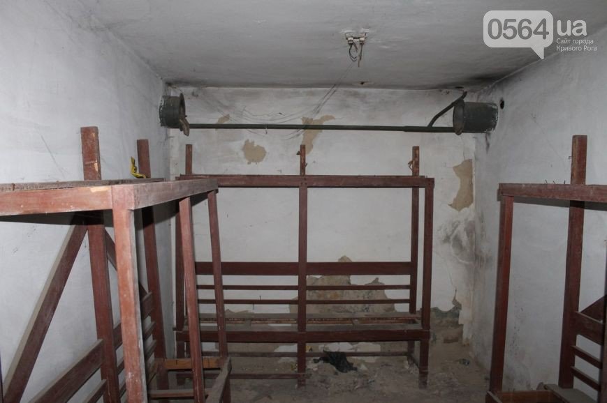 В Кривом Роге активисты проверили состояние бомбоубежищ, священники... В Кривом Роге активисты проверили состояние бомбоубежищ, священники сдали кровь раненым бойцам, умер радиоведущий Сергей Галибин (фото) - фото 2