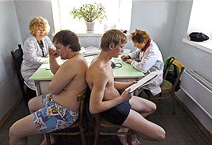 Петр Порошенко подписал Указ о сроках проведения очередных призывов и увольнения в запас военнослужащих в 2015 году (фото) - фото 1 Петр Порошенко подписал Указ о сроках проведения очередных призывов и увольнения в запас военнослужащих в 2015 году (фото) - фото 1