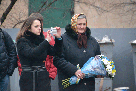 У Львові зустріли героїв: львів'яни, які побували на передовій у Де... У Львові зустріли героїв: львів'яни, які побували на передовій у Дебальцево повернулися додому (ФОТОРЕПОРТАЖ) (фото) - фото 5