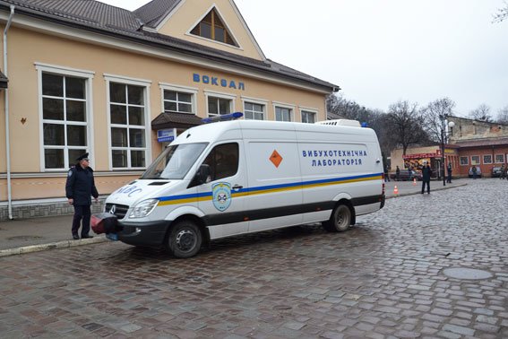 У Львові на залізничній станції шукали вибухівку (ФОТО, ВІДЕО) (фот... У Львові на залізничній станції шукали вибухівку (ФОТО, ВІДЕО) (фото) - фото 5