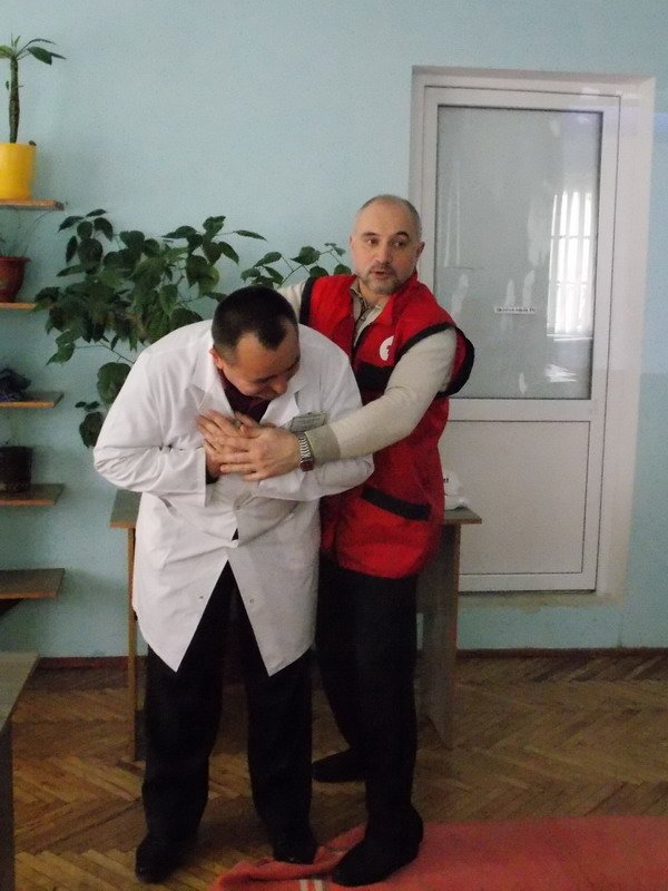 У міській поліклініці №3 тренувалися надавати першу медичну допомог... У міській поліклініці №3 тренувалися надавати першу медичну допомогу (AJNJ) (фото) - фото 3
