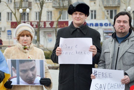 В выходные в Украине прошли акции поддержки Надежды Савченко. Херсон - не исключение. (фото) - фото 2 В выходные в Украине прошли акции поддержки Надежды Савченко. Херсон - не исключение. (фото) - фото 2