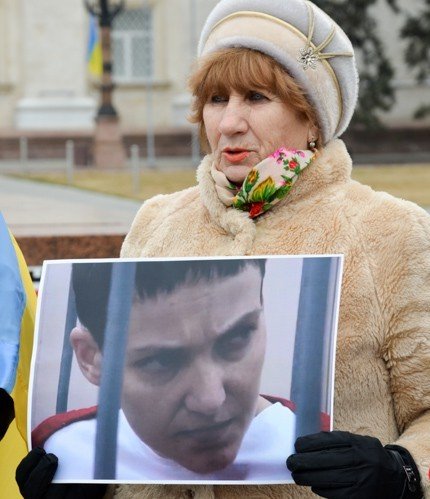 В выходные в Украине прошли акции поддержки Надежды Савченко. Херсон - не исключение. (фото) - фото 3 В выходные в Украине прошли акции поддержки Надежды Савченко. Херсон - не исключение. (фото) - фото 3