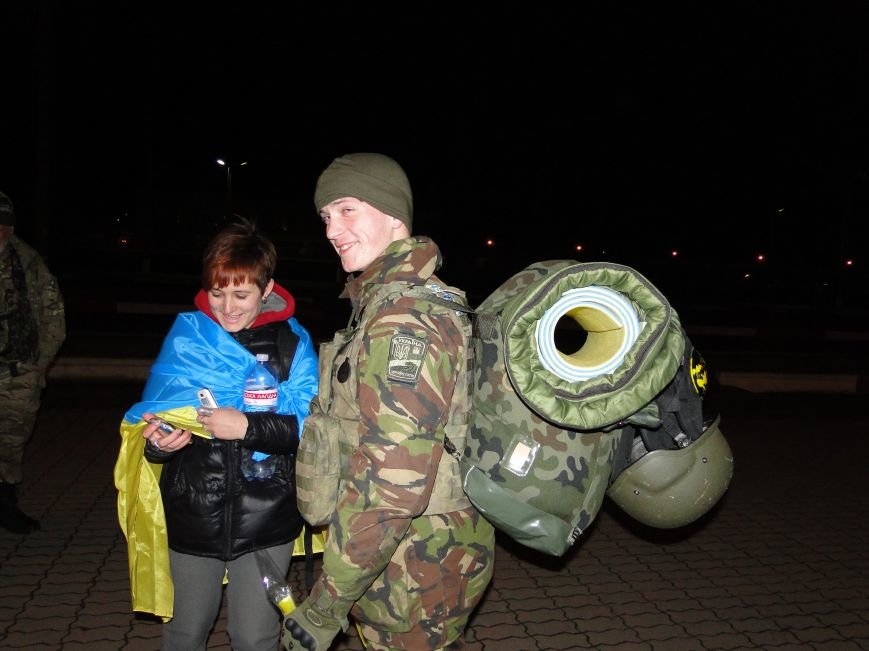 Учора вночі в Хмельницькому зустрічали бійців батальйонів «Айдар» та «Донбас» (фото) - фото 1