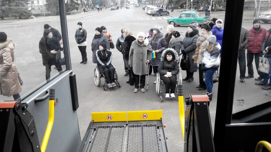 В Краматорск приехал автобус для инвалидов (фото) - фото 2 В Краматорск приехал автобус для инвалидов (фото) - фото 2