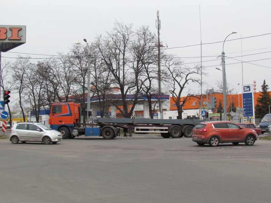 На мариупольских заправках медленно начала падать цена топл..., фото-1 На мариупольских заправках медленно начала падать цена топлива (ФОТОФАКТ), фото-1