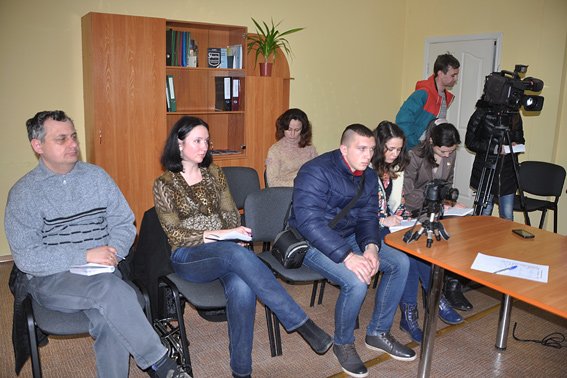 Черкаські правоохоронці ведуть боротьбу з інтернет-шахраями (ФОТО,... Черкаські правоохоронці ведуть боротьбу з інтернет-шахраями (ФОТО, ВІДЕО (фото) - фото 1