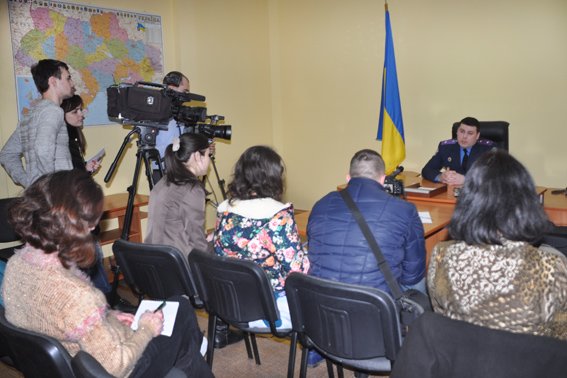 Черкаські правоохоронці ведуть боротьбу з інтернет-шахраями (ФОТО, ВІДЕО (фото) - фото 2 Черкаські правоохоронці ведуть боротьбу з інтернет-шахраями (ФОТО, ВІДЕО (фото) - фото 2
